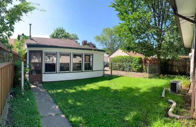 LARGE 3BED/1BATH/GARAGE/YARD - SINGLE FAMILY HOME photos photos