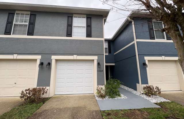 3BR/2.5BA Townhome with Garage & Washer/Dryer Included! photos photos