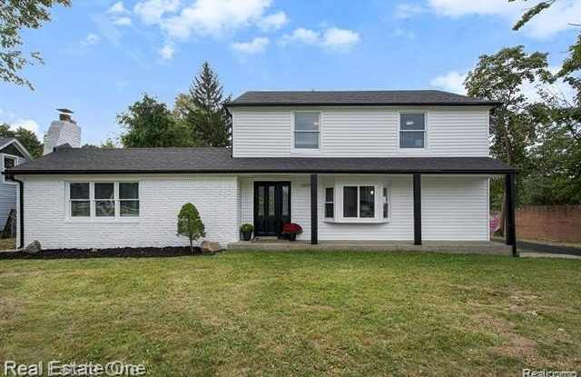 51275 7 Mile Road photos photos