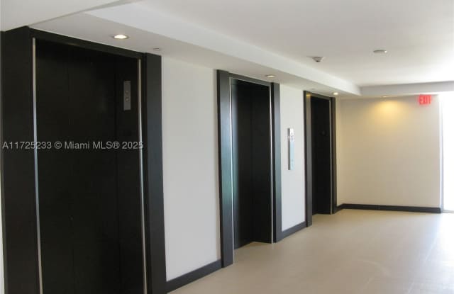 5701 Collins Ave Gallery 2