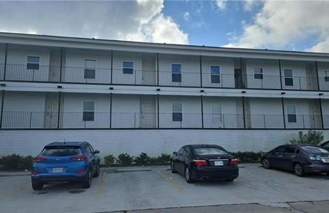 4504 PONTCHARTRAIN Drive photos photos