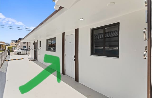 3125 NW 21st Ct Gallery 2