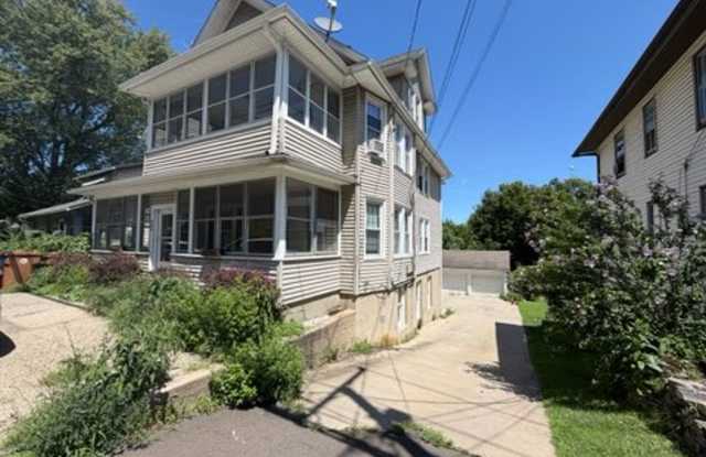 887 Howe Ave = Shelton Gallery 2