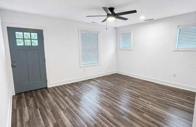 1009 Cedarwood St Gallery 2