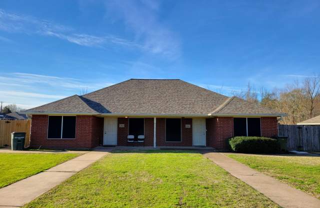 Bryan, West side - 3 bedroom / 2 bath duplex with fenced in yard. photos photos