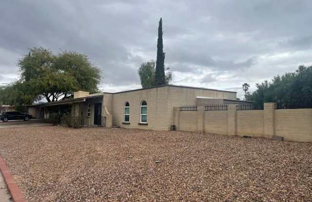 7224 East Stella Road Gallery 1