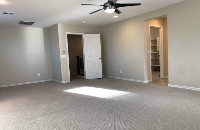 4 BEDROOM PLUS LOFT, BUILT IN BBQ WITH COMMUNITY POOL - 4650 East Tierra Buena Lane, Phoenix, AZ 85032