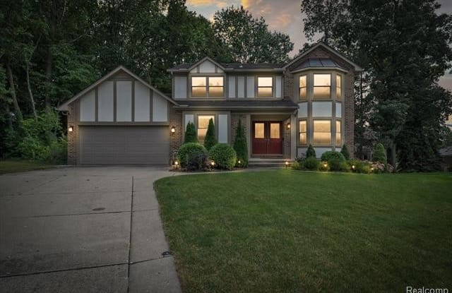2147 HICKORY LEAF Court N - 2147 Hickory Leaf Court North, Rochester Hills, MI 48309