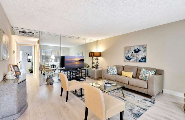 825 E Normandy Gallery 3