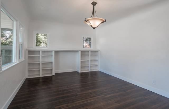 4445 McClintock Street - 1 Gallery 4