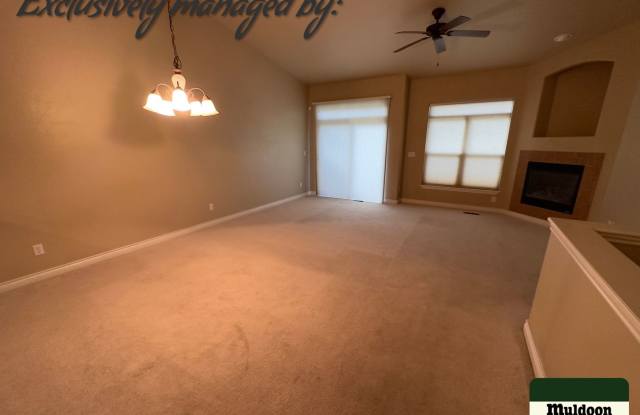 Beautiful University Park - Easy Living Home! Gallery 4