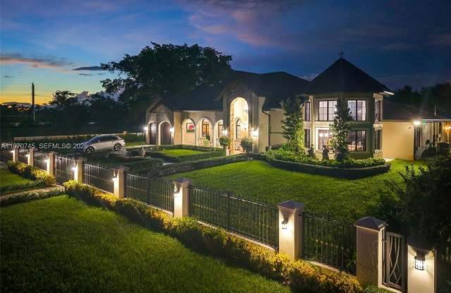 9815 SW 114th St photos photos