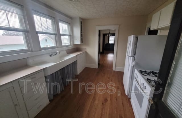 5747 Main St - 5747 Main Street, Mount Jackson, VA 22842