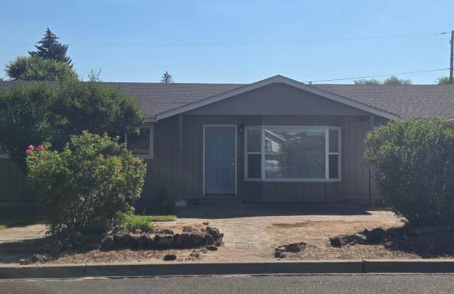 Charming Clean Home SW Canyon Drive Redmond photos photos