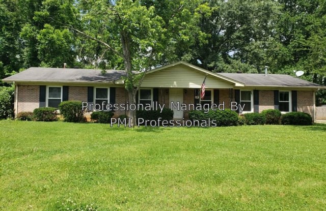 2307 Hillmont Dr - 2307 Hillmont Drive, Murfreesboro, TN 37129