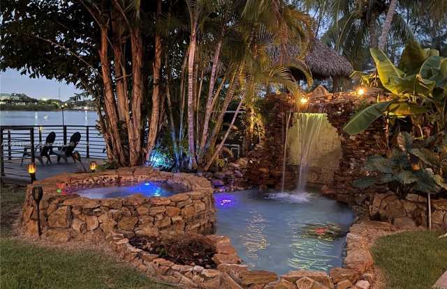 7521 SW 56th St photos photos