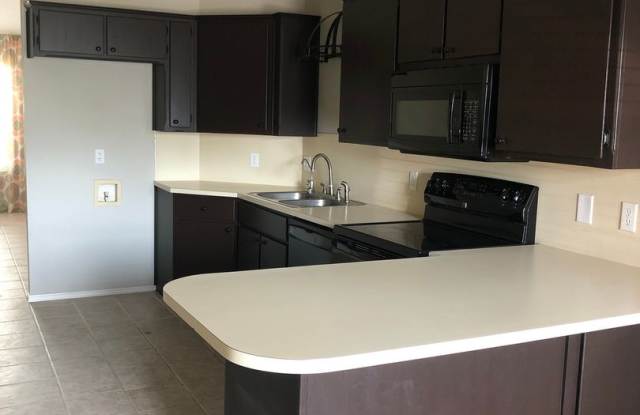 Adorable 3 Bedroom/ 2 Bath - Available November!! Gallery 4
