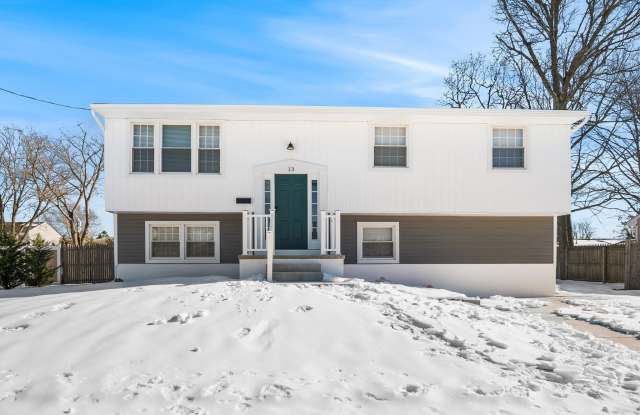 13 Schoolhouse Dr photos photos