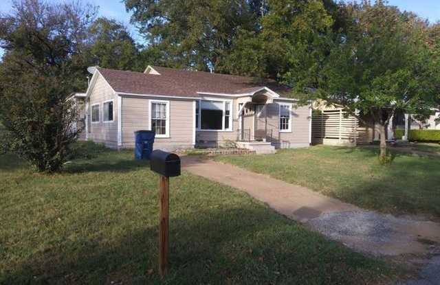 931 W Texas St photos photos