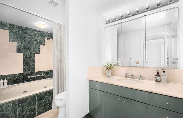 43 W 61st St Apt 16K Gallery 4