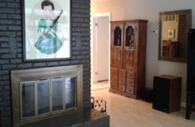 2919 PINE SPRING ROAD Gallery 4