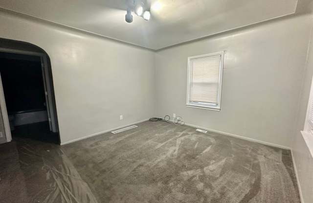 Charming 3-Bedroom Bungalow in Warren $1200 a month Gallery 3