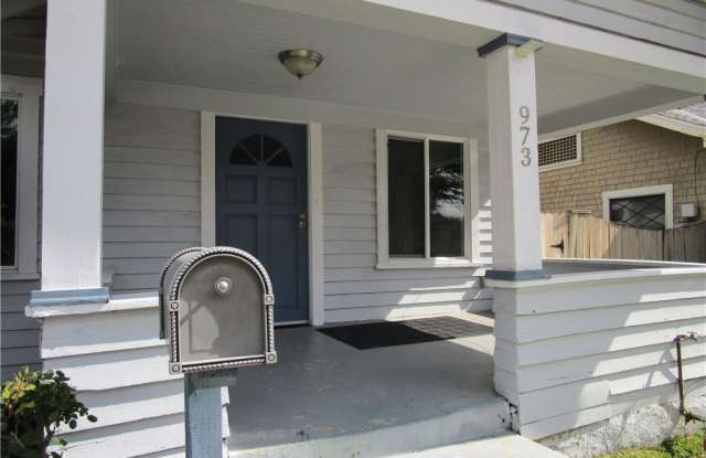 973 Locust Street Gallery 3