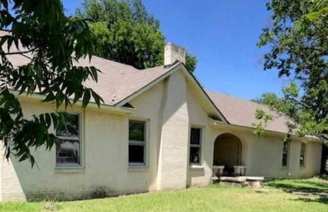 1050 West Dallas Avenue photos photos