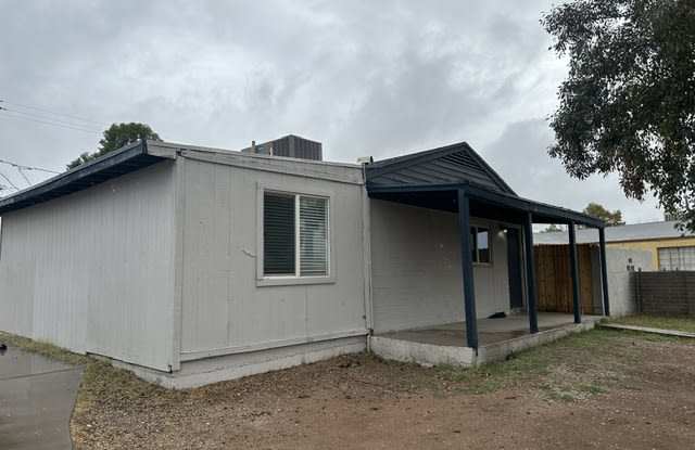 2111 East Sunland Vista Gallery 2