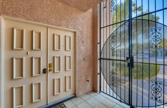 Immaculate 2 bedroom condo with all the appliances Gallery 3