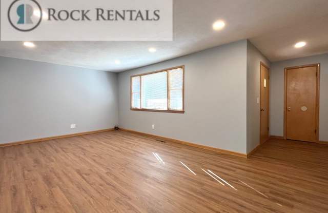 Beautifully Updated 4 Bed 2 Bath in South Hutchinson Gallery 3