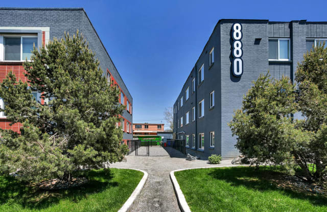880 & 890 Dexter Gallery 2