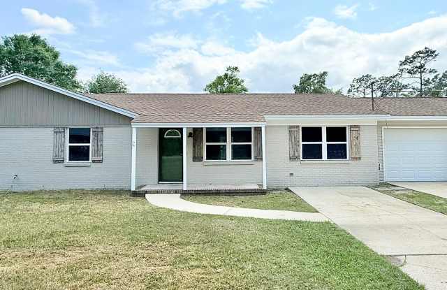 3-Bedroom Home - Large Yard photos photos