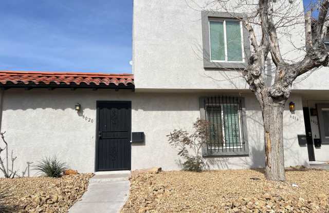 1 bedroom, 1 bathroom, Condo located in Northwest photos photos