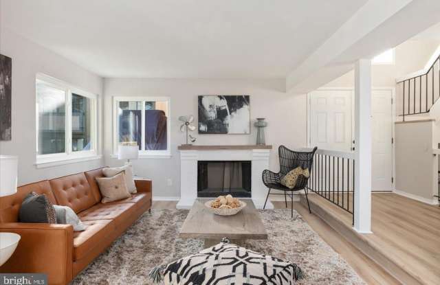 18473 STONE HOLLOW Drive photos photos