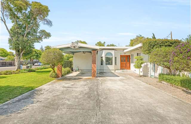 Spacious 4 bed, 2.5 Bath Home with Bonus Room and Pool in Palo Alto! photos photos