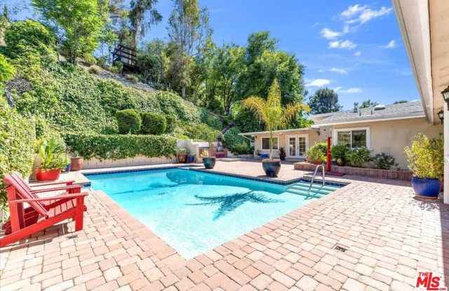 23264 Calvert St photos photos