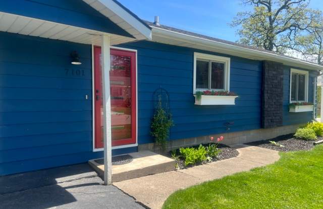 Beautiful 2 Bedroom Single Family on Paddock Lake photos photos