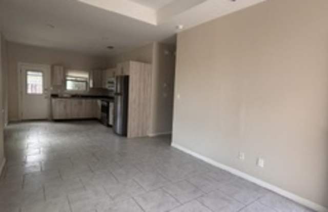 2005 Garden Ridge Drive - 3 Gallery 2