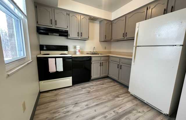 Beautiful 3 BR Townhome in Lovely North Hills Location! CALL TODAY ! photos photos