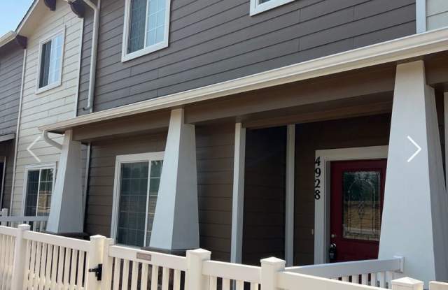 Townhome close to Powers Corridor Gallery 1