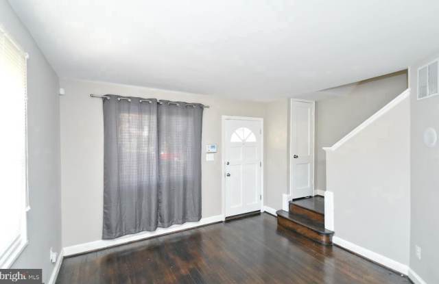 737 HILLTOP TERRACE SE Gallery 3