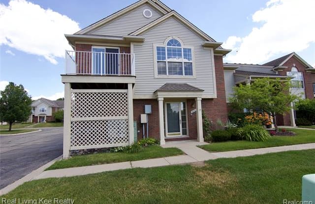 1871 FLAGSTONE Circle - 1871 Flagstone Circle, Rochester, MI 48307