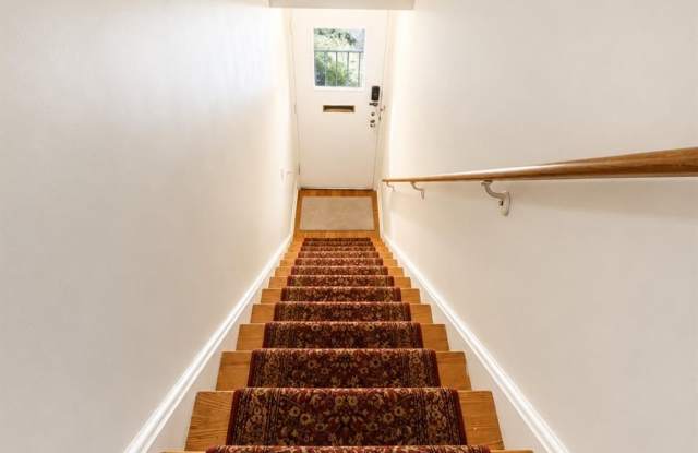 43 1/2 Carpenter Avenue Gallery 2