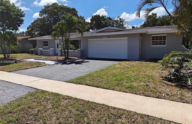 4890 NW 7th St photos photos