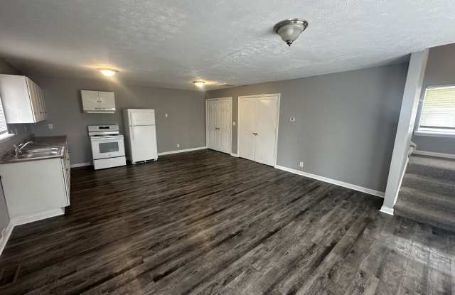 4005 w. Market - 101 photos photos