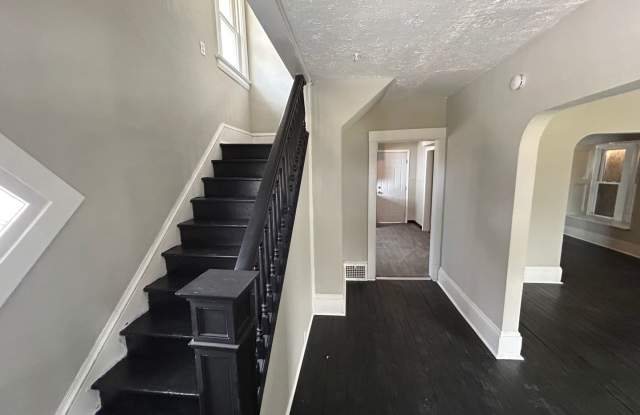 Charming 3-Bedroom Property in Prime Location Gallery 4
