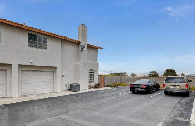 Spacious Townhome w/large yard! Near Summerlin! - 234 Star Cluster Circle, Las Vegas, NV 89145