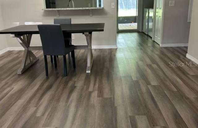 7432 GOLDEN GLENN Court Gallery 4