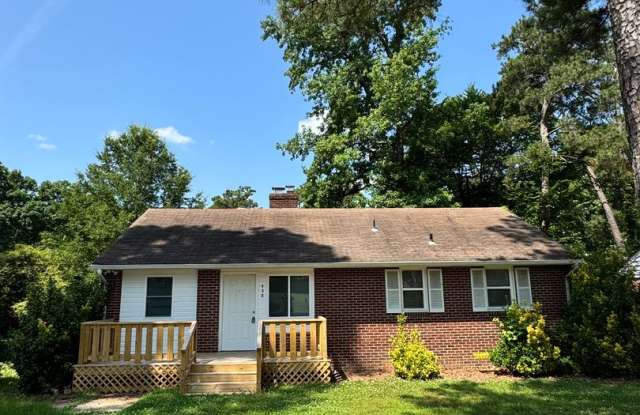 Cozy 4 bed 1.5 bath Ranch House in Petersburg photos photos